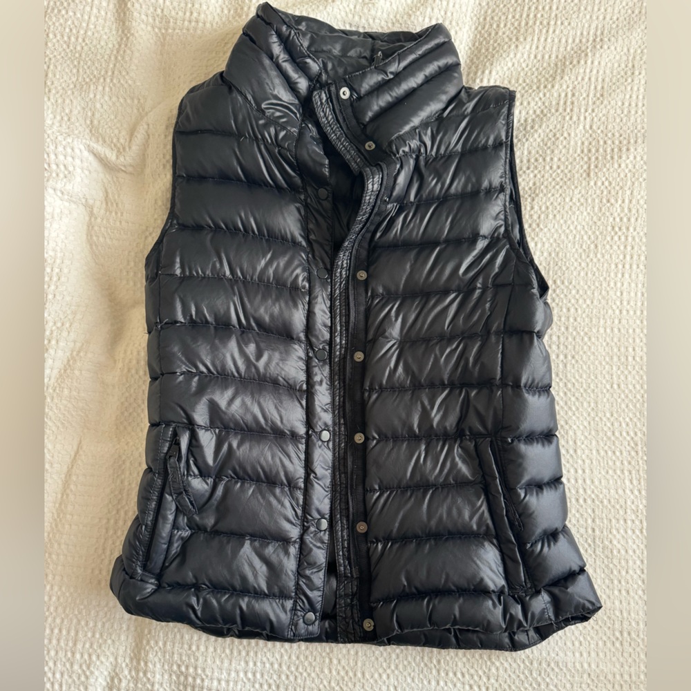 Gap light puffer vest
